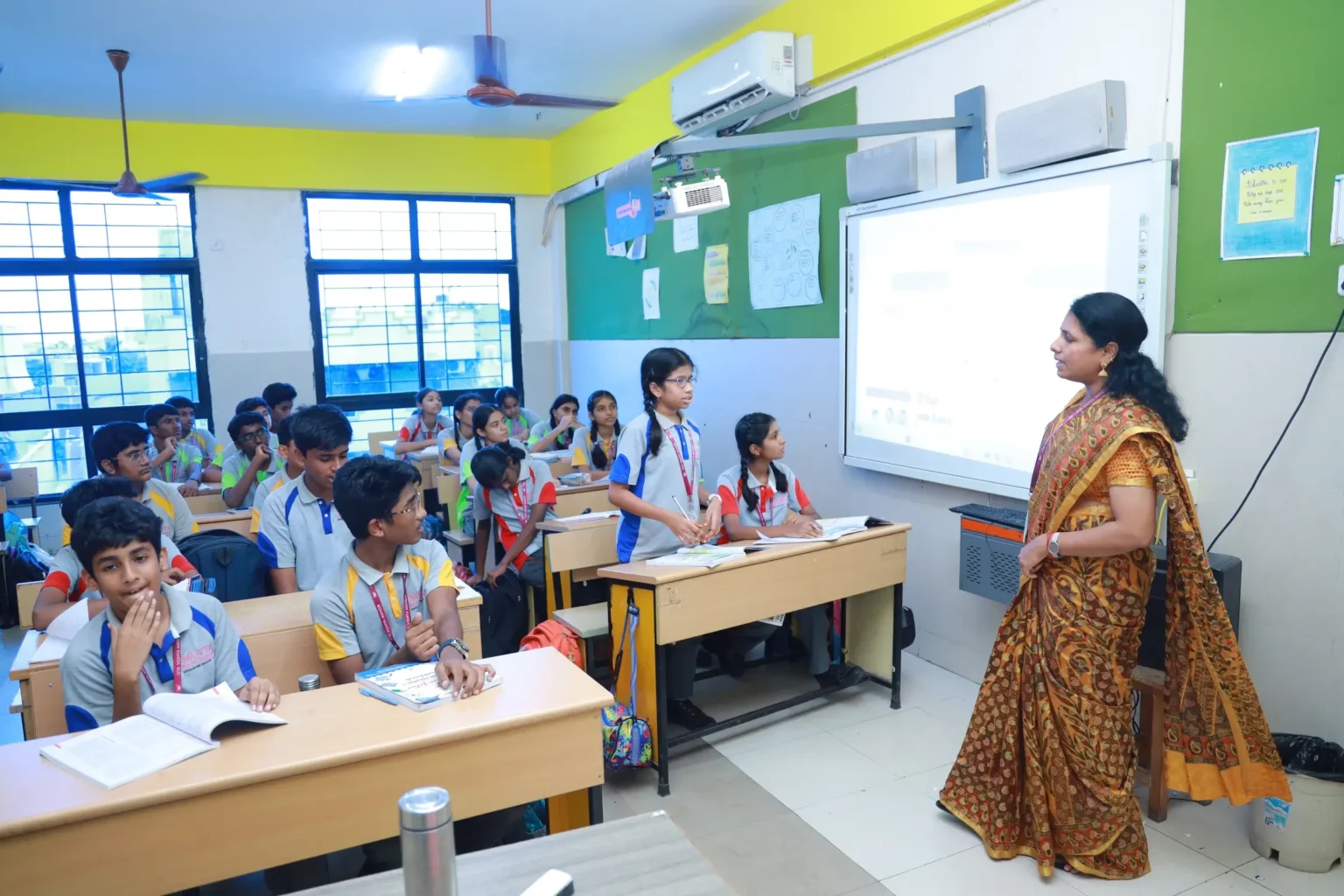 Teacher 1536x1024 1